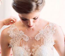 Как подчеркнуть маленькую грудь с помощью свадебного платья